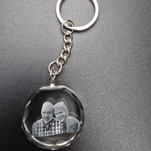 3D Gegraveerde Kristallen Sleutelhanger – Jouw Moment Voor Altijd Vastgelegd